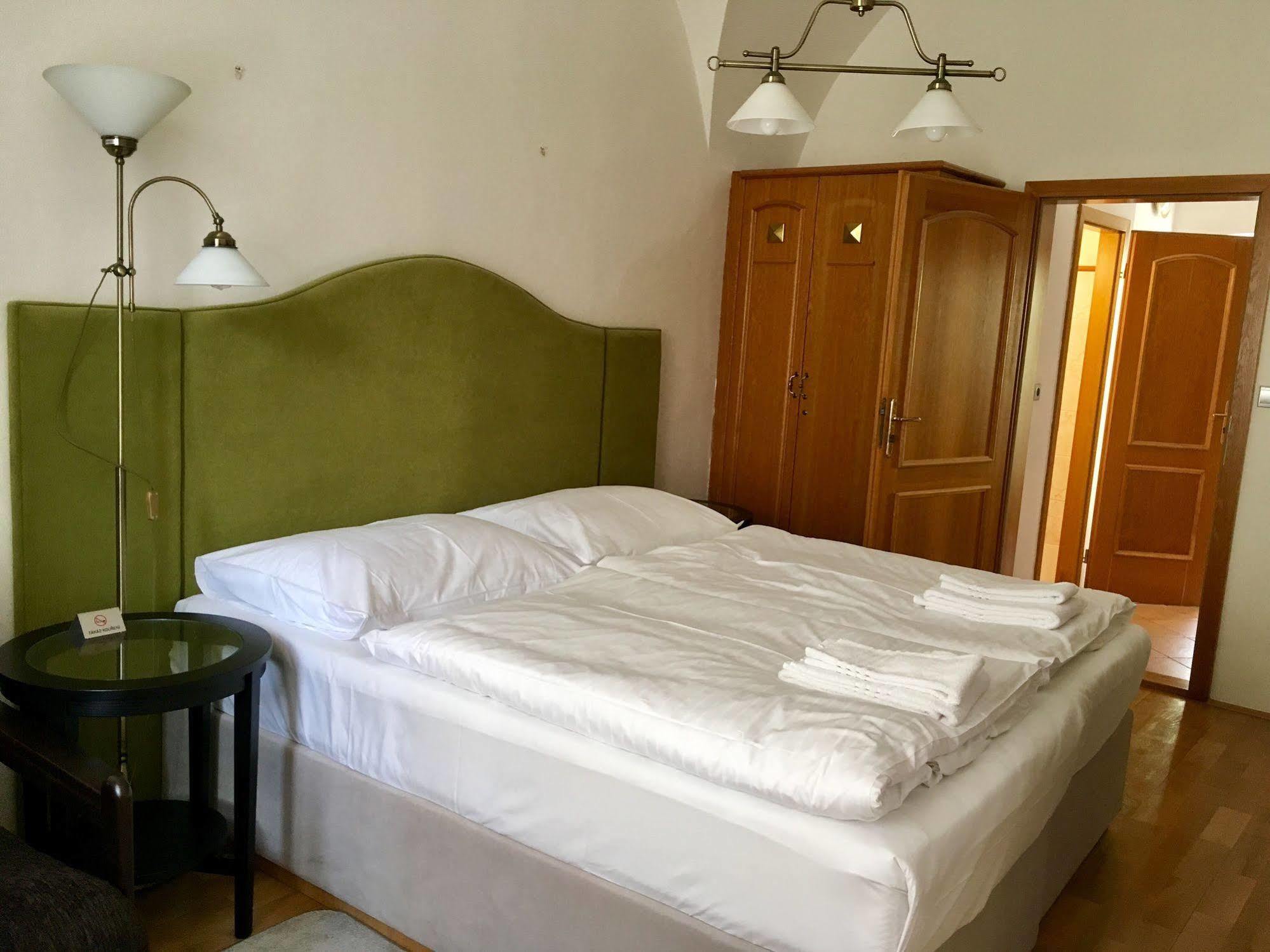 Penzion Austis Znojmo Esterno foto
